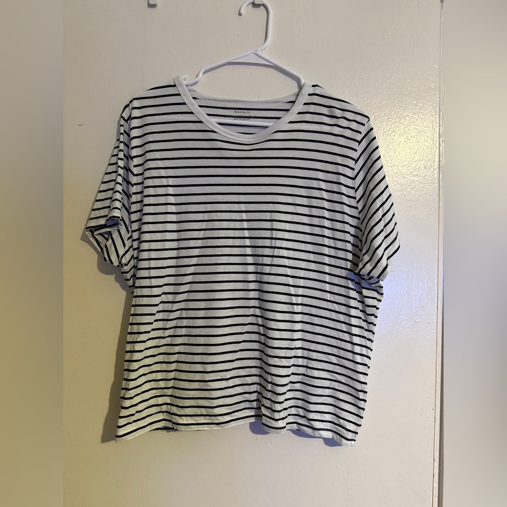 Abercrombie & Fitch striped skimming tee. Size XL.